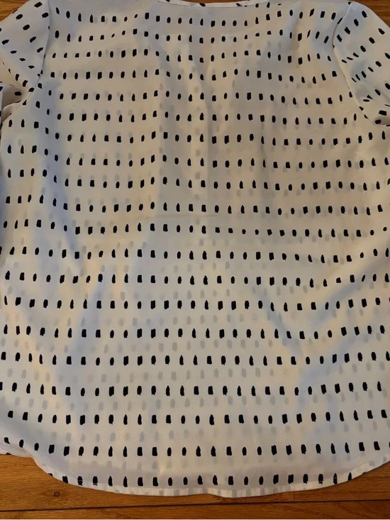 Talbots Petites Women's White and Black Patterned V-Neck Blouse - Picture 8 of 12